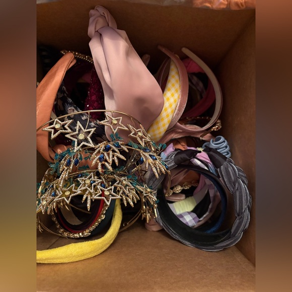 Assorted Hair Accessories Collection Large Box - Picture 2 of 6